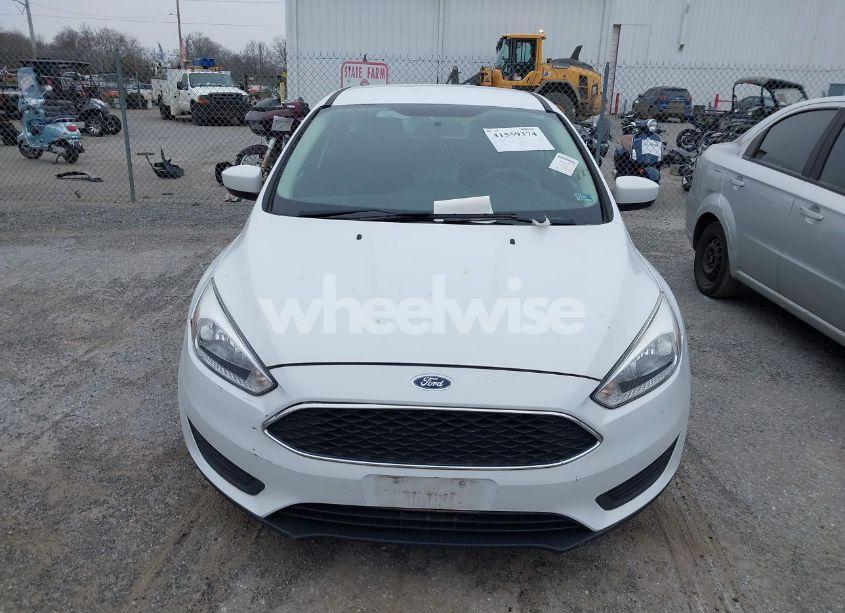 Photo 11 of 2018 Ford Focus SE (VIN 1FADP3K26JL221119)