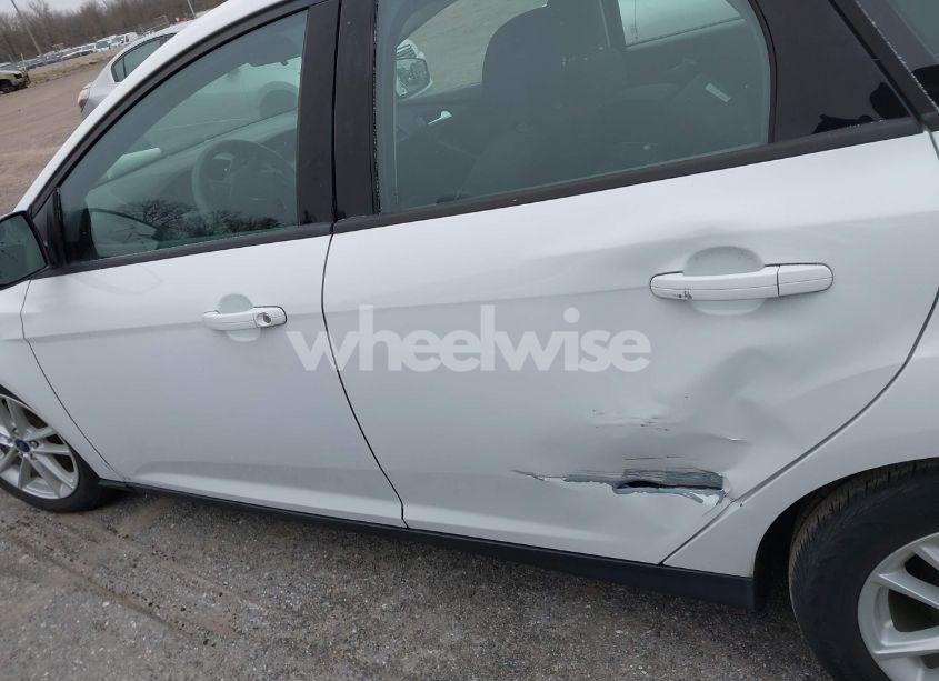 Photo 13 of 2018 Ford Focus SE (VIN 1FADP3K26JL221119)