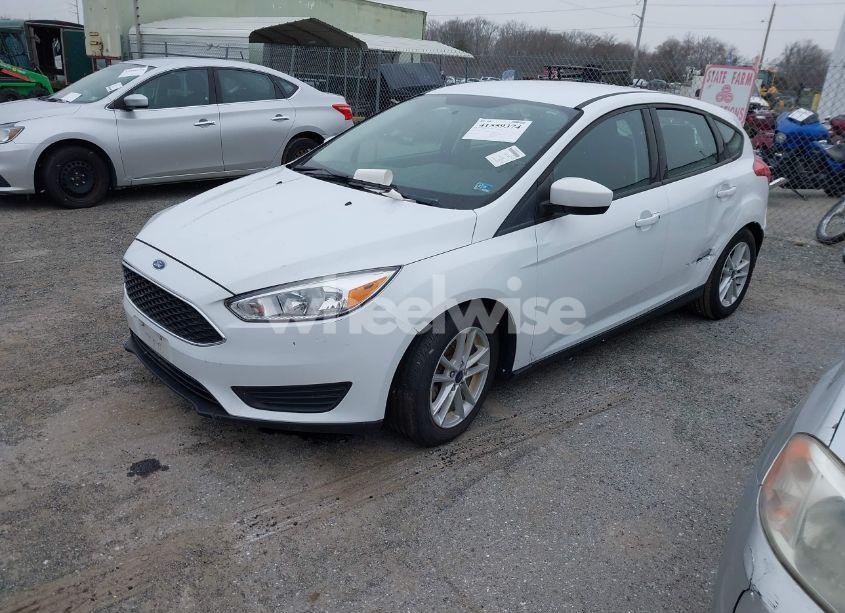 Photo 2 of 2018 Ford Focus SE (VIN 1FADP3K26JL221119)