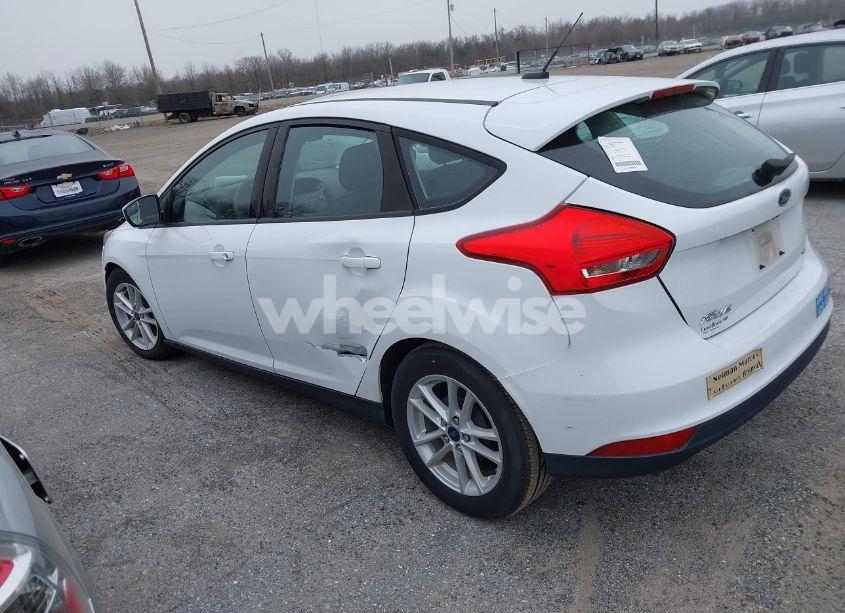 Photo 3 of 2018 Ford Focus SE (VIN 1FADP3K26JL221119)