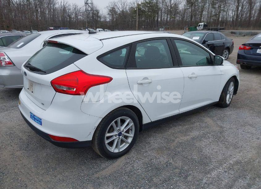 Photo 4 of 2018 Ford Focus SE (VIN 1FADP3K26JL221119)