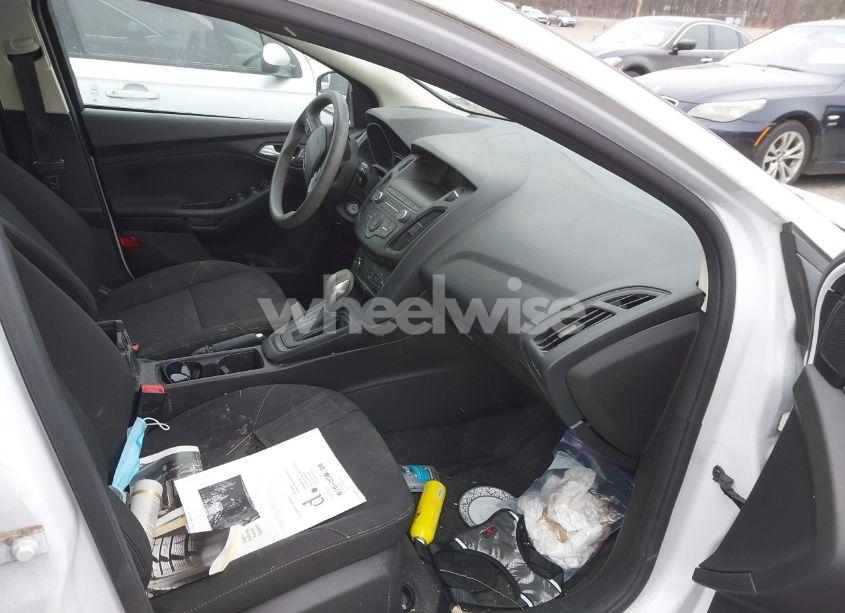 Photo 5 of 2018 Ford Focus SE (VIN 1FADP3K26JL221119)