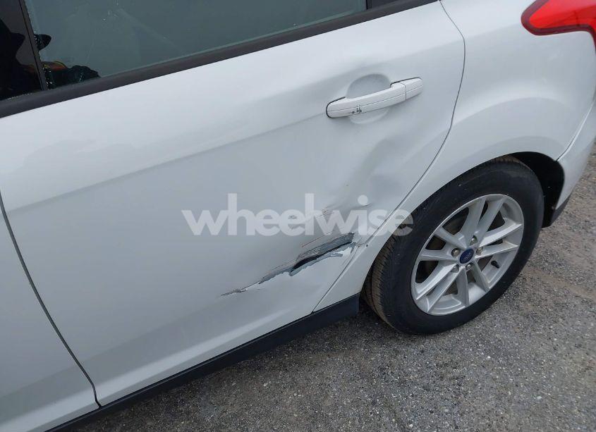 Photo 6 of 2018 Ford Focus SE (VIN 1FADP3K26JL221119)