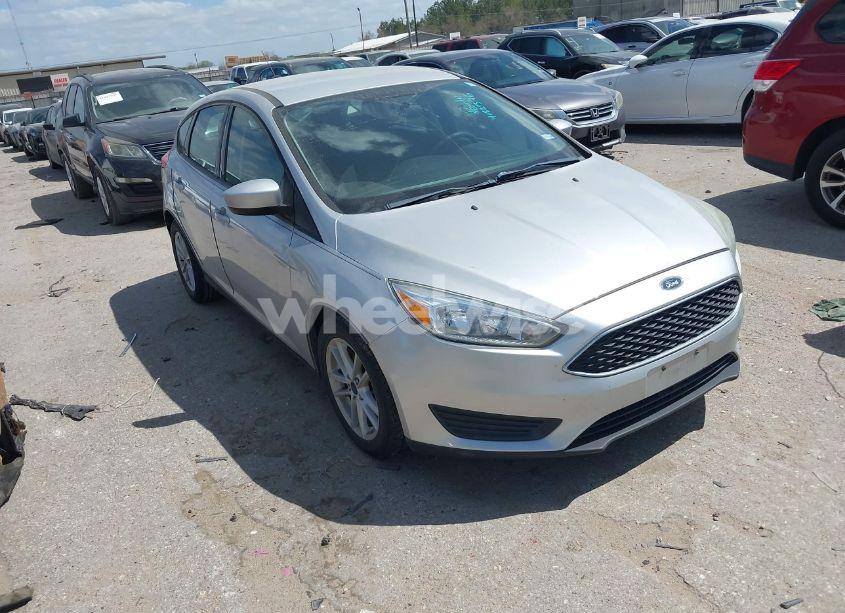 2018 Ford Focus SE (VIN 1FADP3K26JL300466) main photo