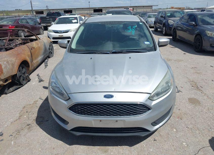 Photo 12 of 2018 Ford Focus SE (VIN 1FADP3K26JL300466)