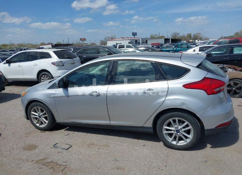 Photo 14 of 2018 Ford Focus SE (VIN 1FADP3K26JL300466)