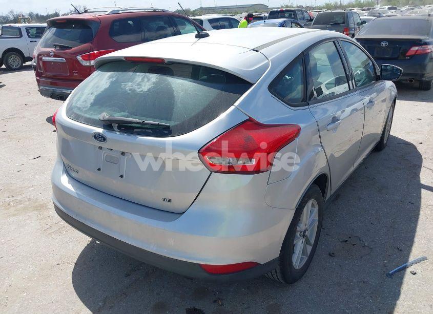 Photo 4 of 2018 Ford Focus SE (VIN 1FADP3K26JL300466)