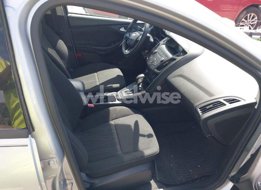 Photo 5 of 2018 Ford Focus SE (VIN 1FADP3K26JL300466)