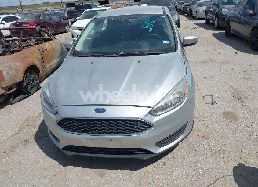 Photo 6 of 2018 Ford Focus SE (VIN 1FADP3K26JL300466)