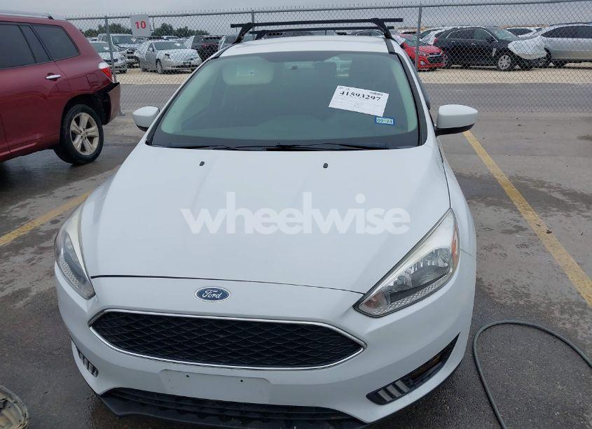Photo 11 of 2018 Ford Focus SE (VIN 1FADP3K26JL330776)