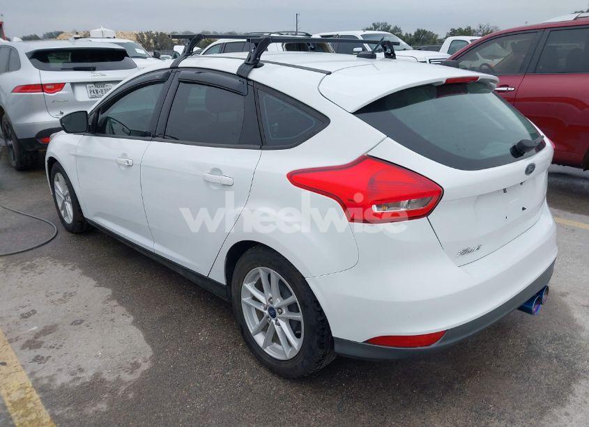 Photo 3 of 2018 Ford Focus SE (VIN 1FADP3K26JL330776)