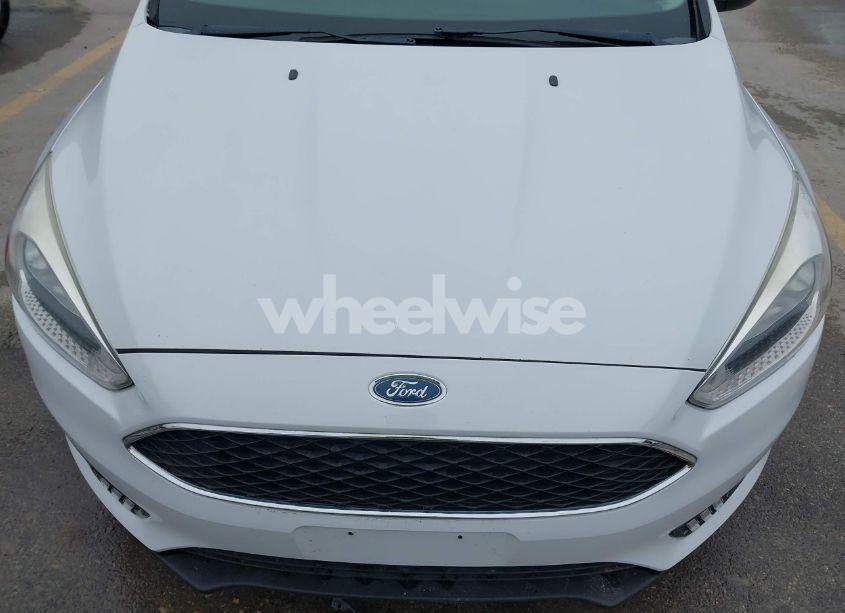 Photo 6 of 2018 Ford Focus SE (VIN 1FADP3K26JL330776)