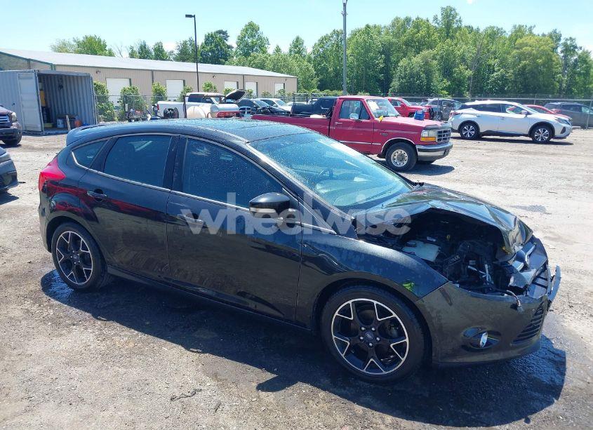 2013 Ford Focus SE (VIN 1FADP3K27DL104153) main photo