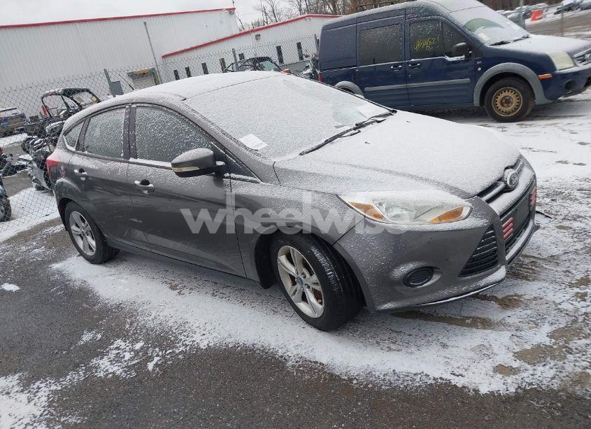 2013 Ford Focus SE (VIN 1FADP3K27DL154986) main photo