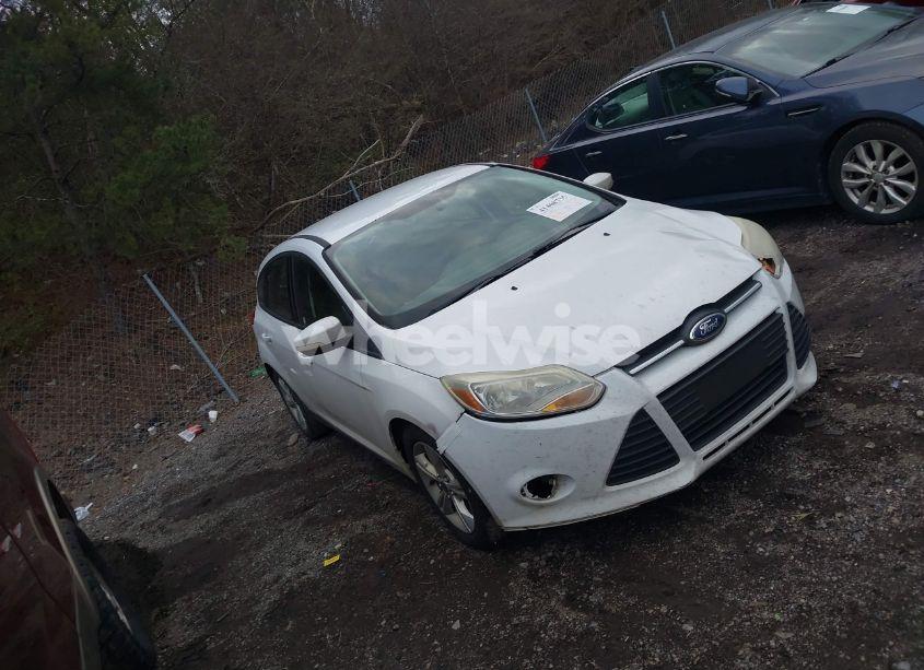 2013 Ford Focus SE (VIN 1FADP3K27DL214300) main photo