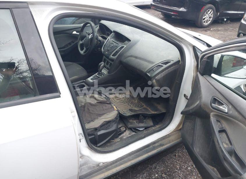 Photo 5 of 2013 Ford Focus SE (VIN 1FADP3K27DL214300)