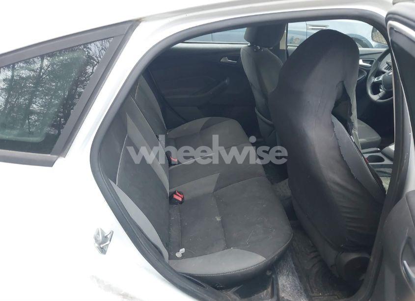 Photo 8 of 2013 Ford Focus SE (VIN 1FADP3K27DL214300)