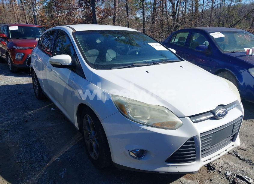 2013 Ford Focus SE (VIN 1FADP3K27DL235437) main photo