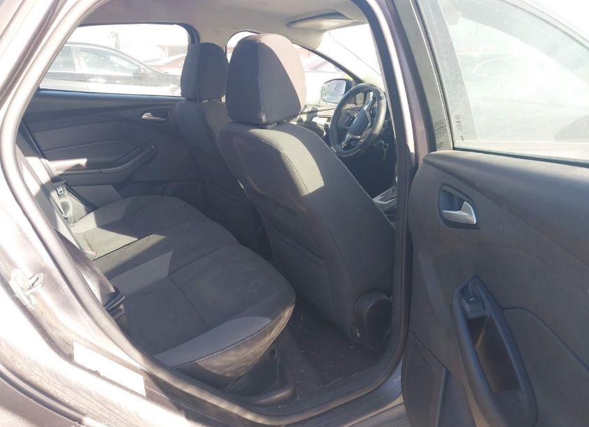 Photo 8 of 2013 Ford Focus SE (VIN 1FADP3K27DL237804)