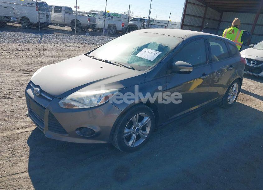 Photo 2 of 2013 Ford Focus SE (VIN 1FADP3K27DL284248)