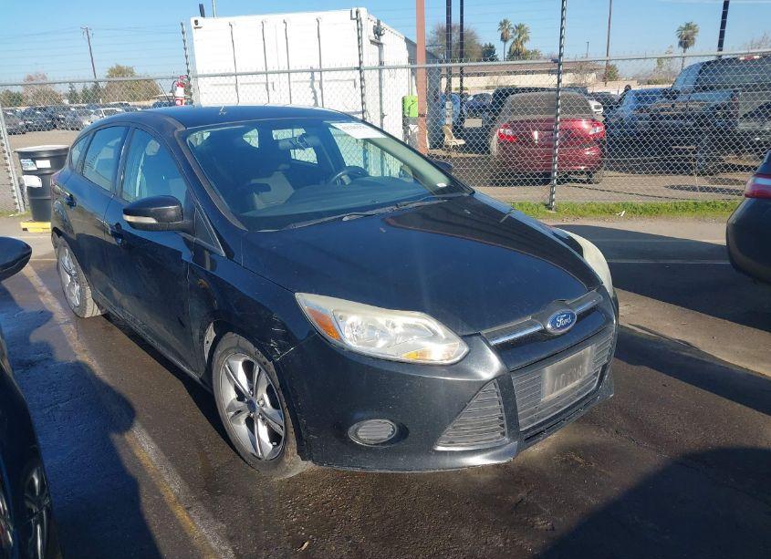 2013 Ford Focus SE (VIN 1FADP3K27DL297338) main photo