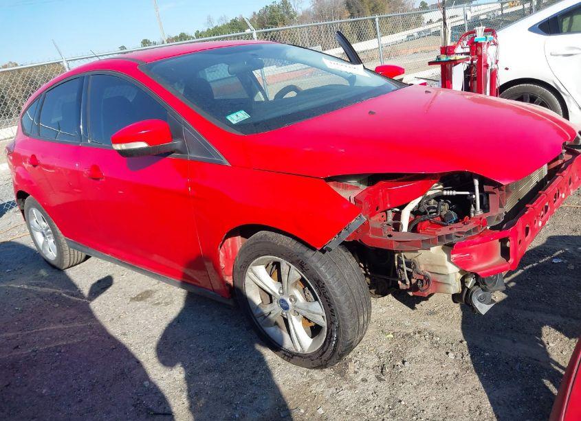 2013 Ford Focus SE (VIN 1FADP3K27DL338616) main photo