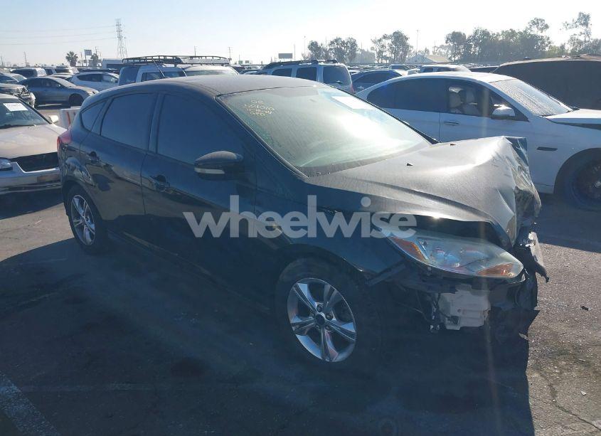 2013 Ford Focus SE (VIN 1FADP3K27DL353004) main photo