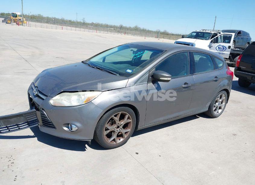 Photo 2 of 2013 Ford Focus SE (VIN 1FADP3K27DL354556)