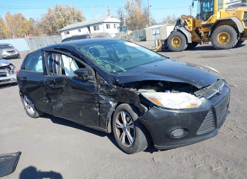2013 Ford Focus SE (VIN 1FADP3K27DL362852) main photo
