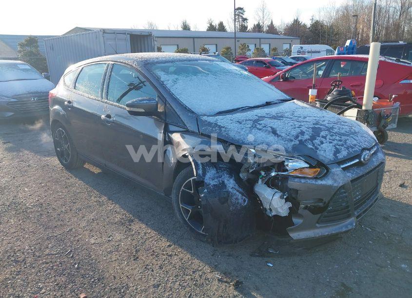 2013 Ford Focus SE (VIN 1FADP3K27DL383569) main photo