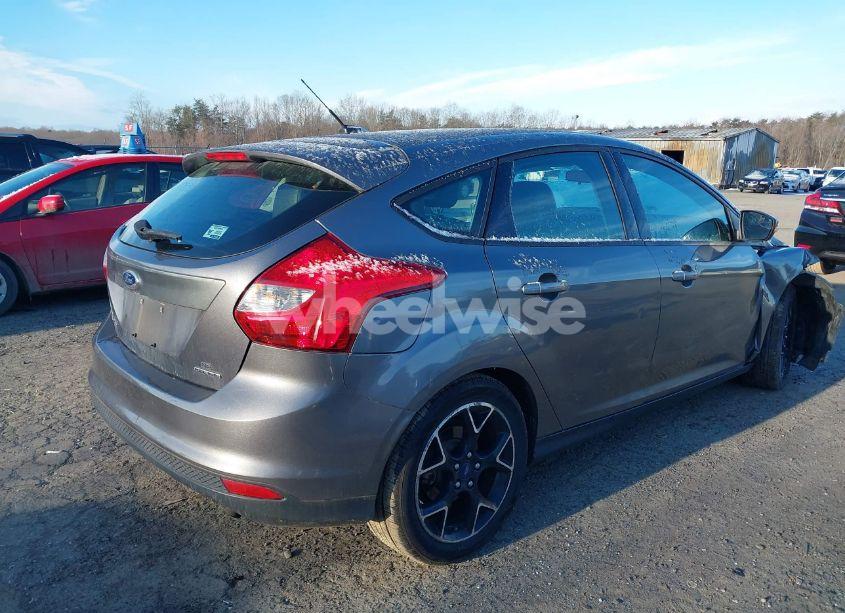 Photo 4 of 2013 Ford Focus SE (VIN 1FADP3K27DL383569)