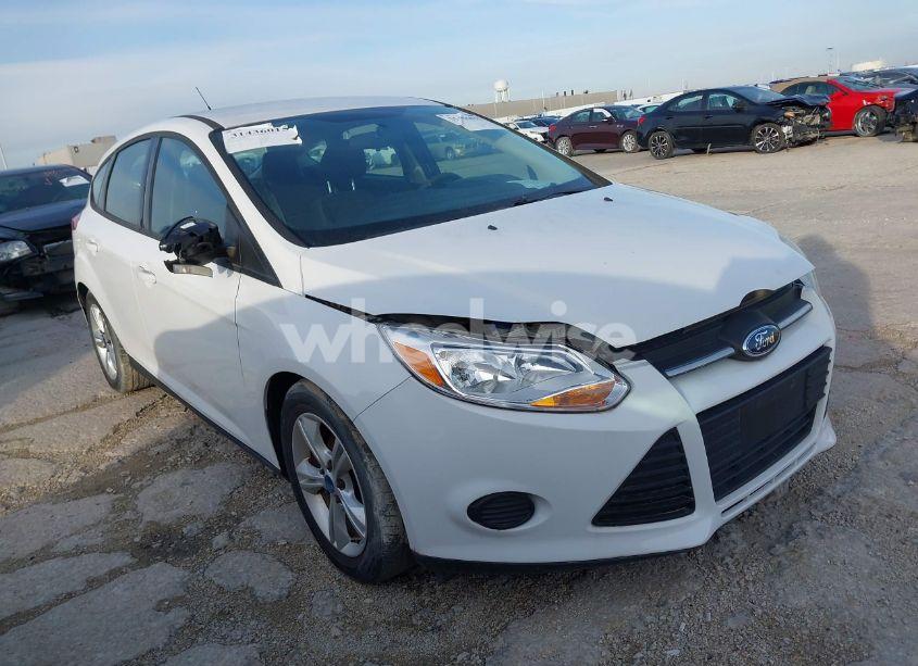 2014 Ford Focus SE (VIN 1FADP3K27EL105725) main photo