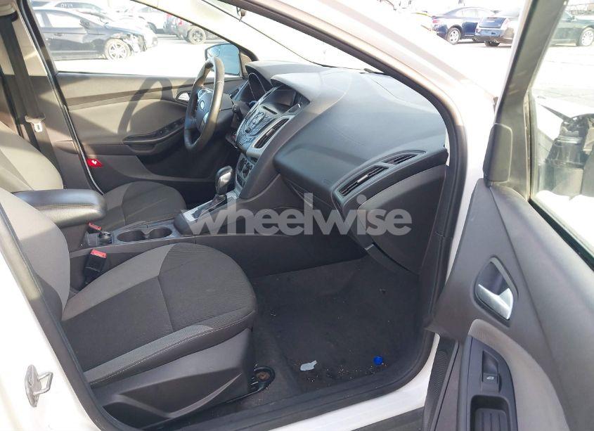 Photo 5 of 2014 Ford Focus SE (VIN 1FADP3K27EL105725)