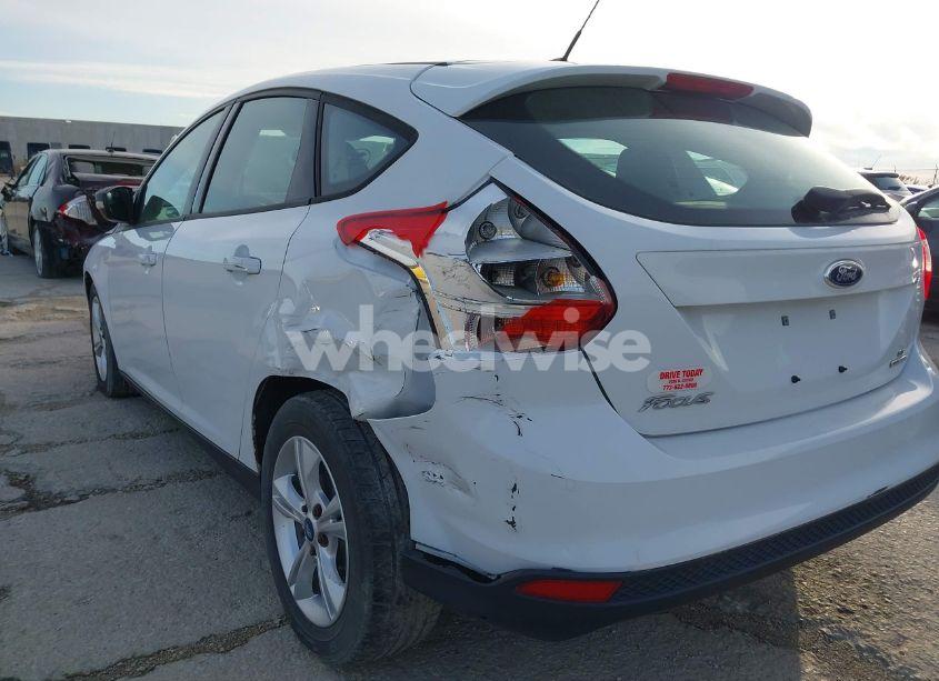 Photo 6 of 2014 Ford Focus SE (VIN 1FADP3K27EL105725)