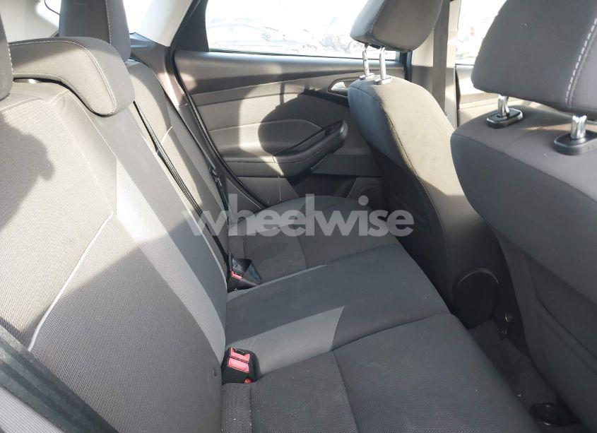 Photo 8 of 2014 Ford Focus SE (VIN 1FADP3K27EL105725)