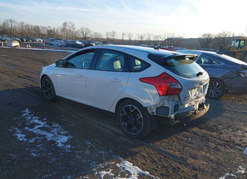 Photo 3 of 2014 Ford Focus SE (VIN 1FADP3K27EL106714)