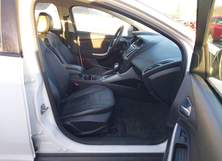 Photo 5 of 2014 Ford Focus SE (VIN 1FADP3K27EL106714)