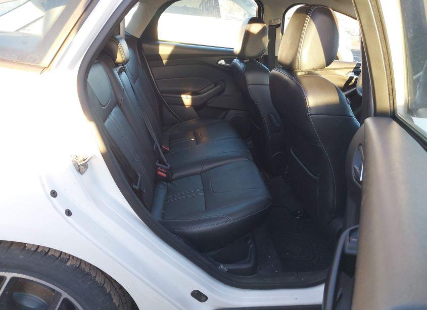 Photo 8 of 2014 Ford Focus SE (VIN 1FADP3K27EL106714)