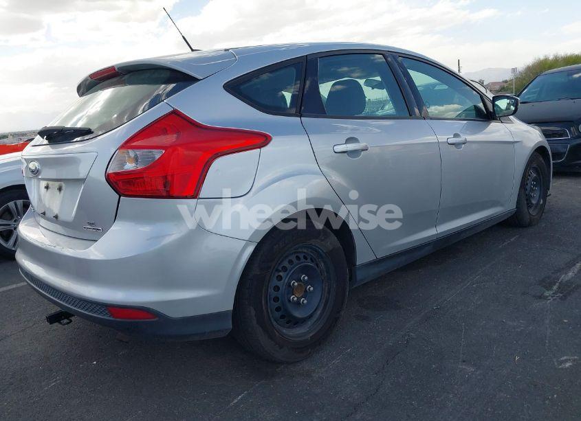 Photo 12 of 2014 Ford Focus SE (VIN 1FADP3K27EL113632)