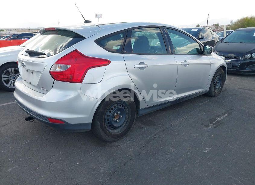 Photo 4 of 2014 Ford Focus SE (VIN 1FADP3K27EL113632)