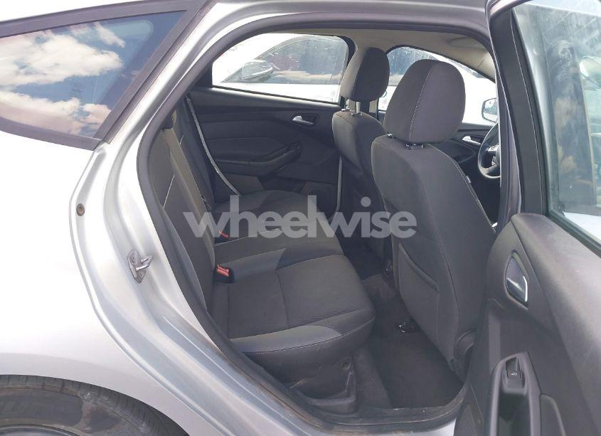 Photo 8 of 2014 Ford Focus SE (VIN 1FADP3K27EL113632)