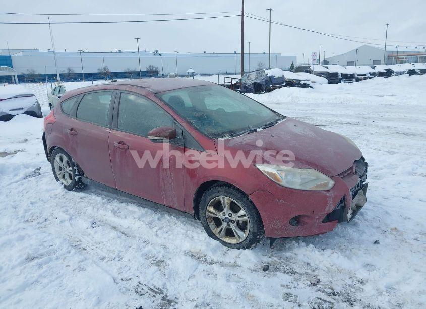 2014 Ford Focus SE (VIN 1FADP3K27EL181834) main photo