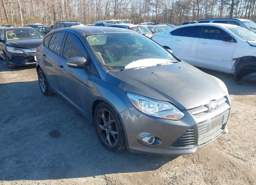 2014 Ford Focus SE (VIN 1FADP3K27EL188928) main photo