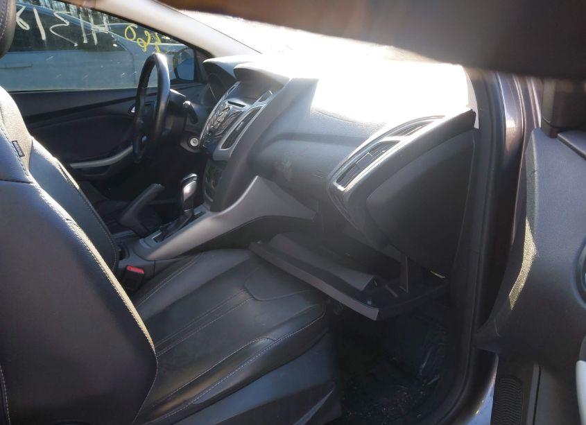 Photo 5 of 2014 Ford Focus SE (VIN 1FADP3K27EL188928)