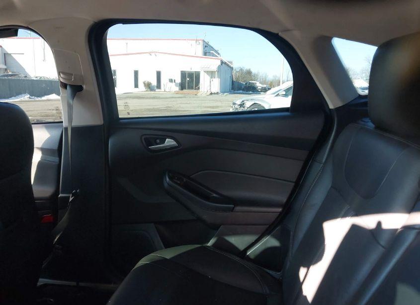 Photo 8 of 2014 Ford Focus SE (VIN 1FADP3K27EL188928)