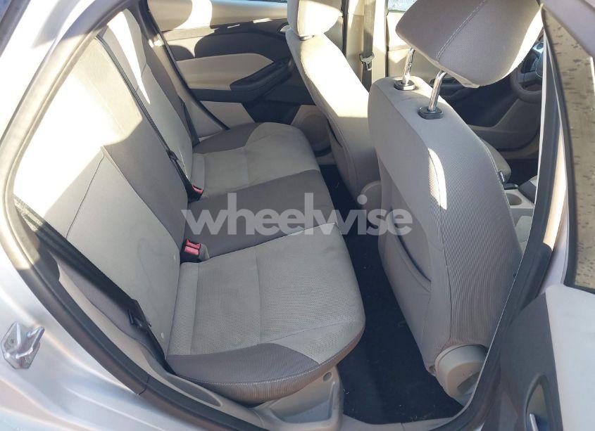 Photo 8 of 2014 Ford Focus SE (VIN 1FADP3K27EL203217)