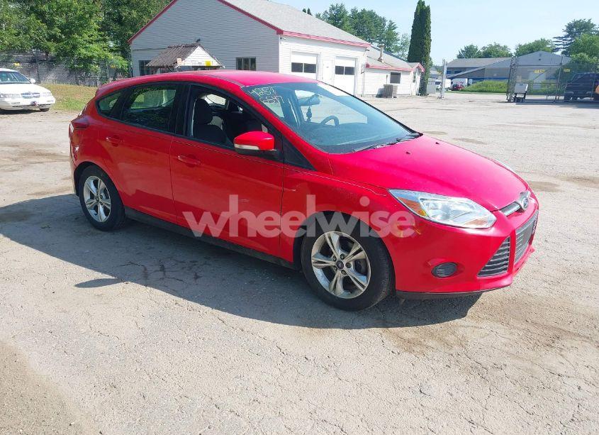 2014 Ford Focus SE (VIN 1FADP3K27EL225430) main photo