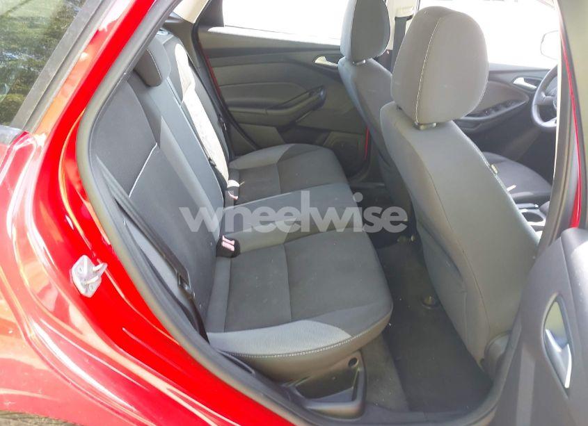 Photo 8 of 2014 Ford Focus SE (VIN 1FADP3K27EL225430)