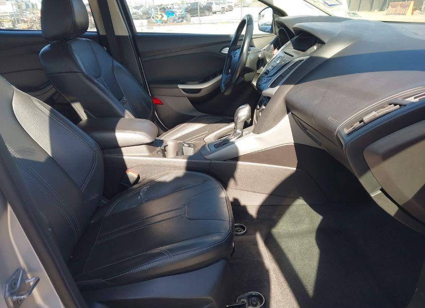 Photo 5 of 2014 Ford Focus SE (VIN 1FADP3K27EL263305)