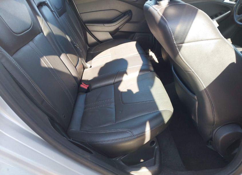 Photo 8 of 2014 Ford Focus SE (VIN 1FADP3K27EL263305)